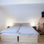 Razingar 9 Apartment