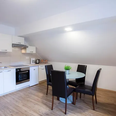 Razingar 9 Apartment