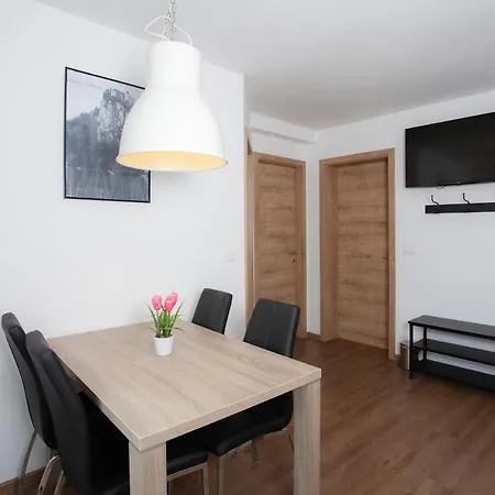 Razingar 9 * Μπλεντ