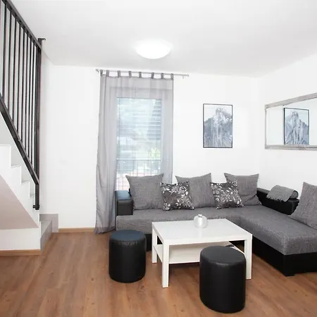 Razingar 9 Apartment *